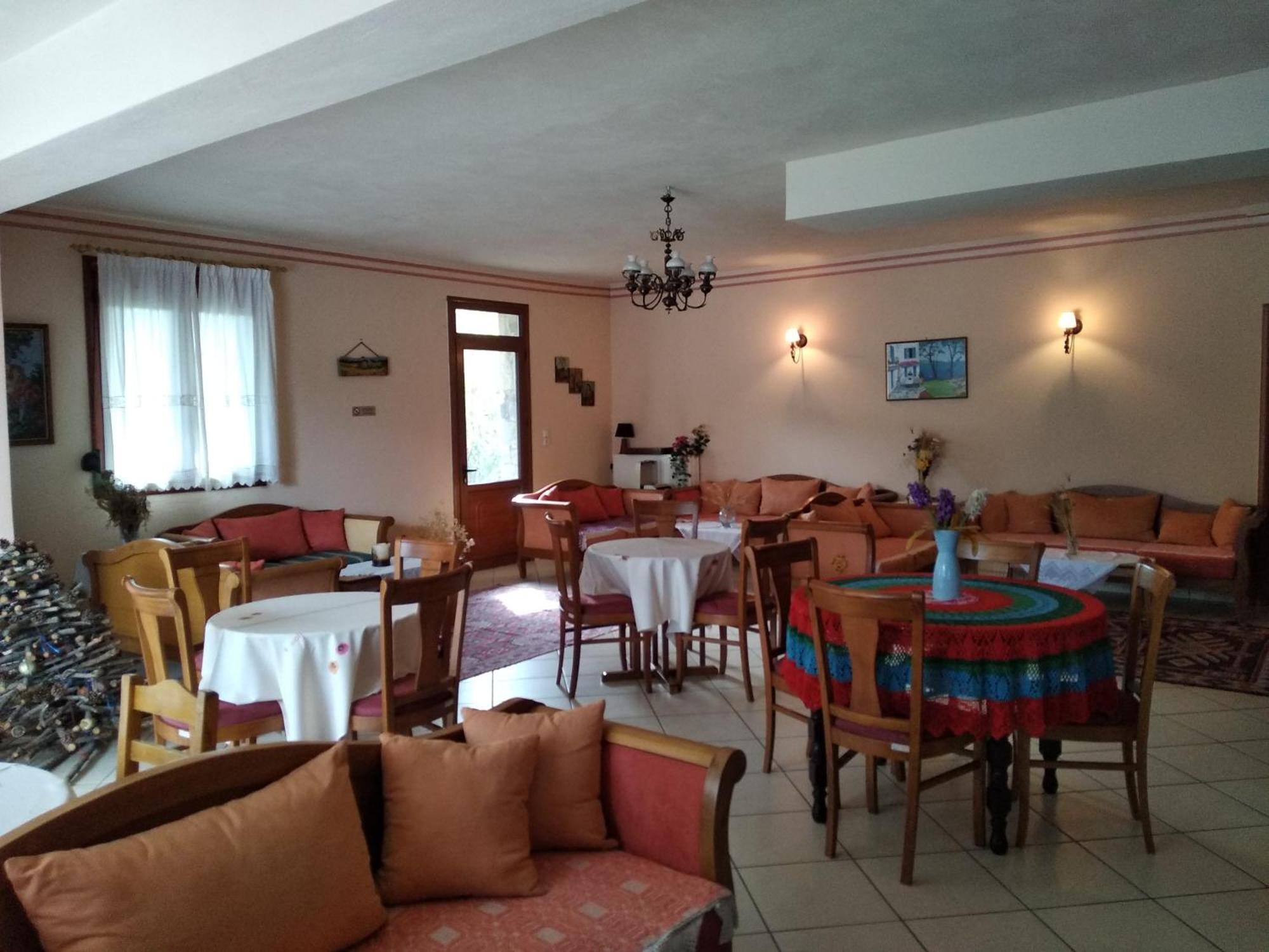 Готель To Spiti Tis Irinis Вітіна Екстер'єр фото